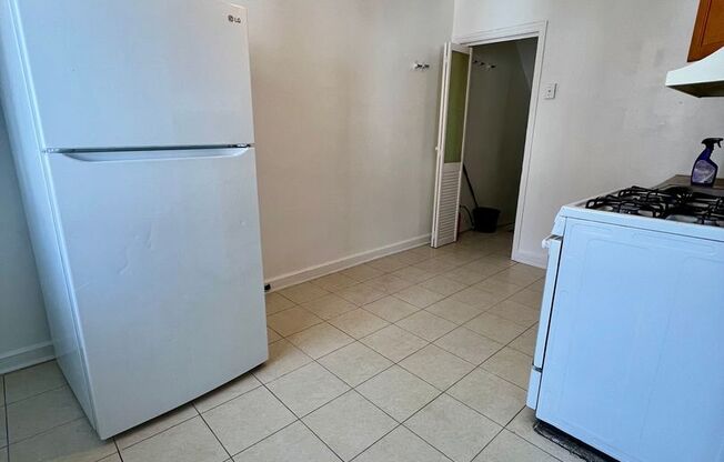 3 beds, 1 bath, $1,700