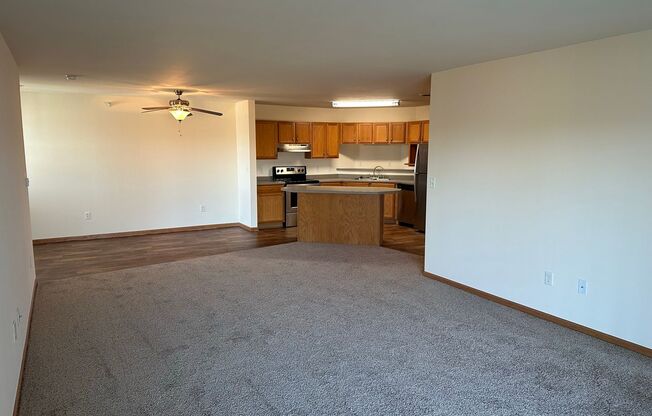 2 beds, 2 baths, 1,223 sqft, $1,660, Unit 925-200
