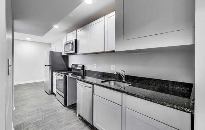 3 beds, 1 bath, $2,300, Unit Unit 17