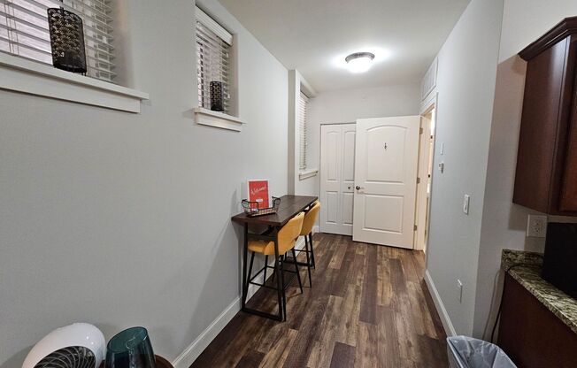 Studio, 1 bath, 355 sqft, $1,020, Unit 17-505