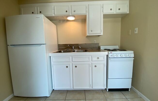 1 bed, 1 bath, $1,095, Unit # B 9