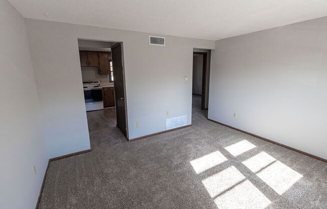 2 beds, 1 bath, $795, Unit 202