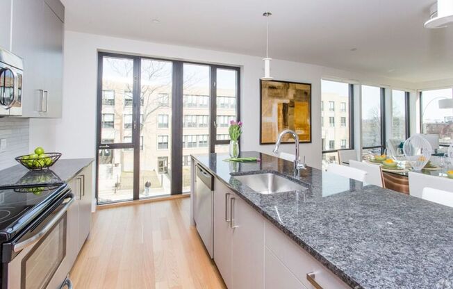 NEW CONSTRUCTION RENOVATED 2 BED 2.5 NATH IN MISSION HILL!!!!!!
