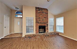 1112 Kit Ln