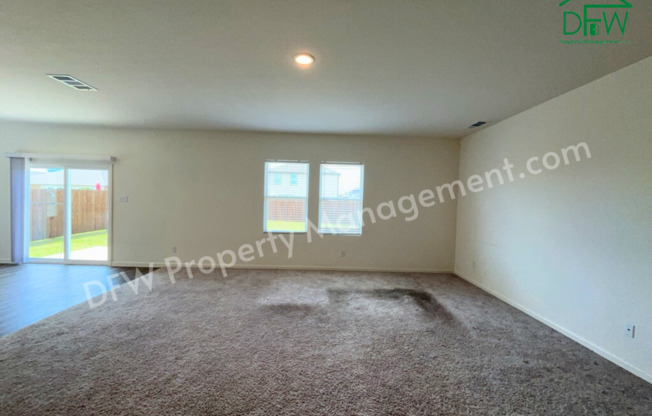 Spacious 5-Bedroom Home with Modern Upgrades for Lease in Fort Worth!