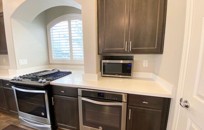 5/BD 2.5/BA Modern Comfort Meets Function in This Henderson Gem!
