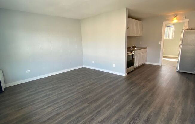 1BR/1BA Apartment in Foster-Powell Neighborhood