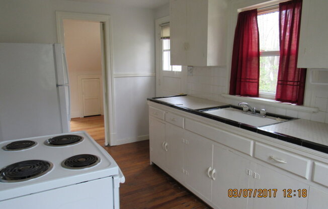 2 beds, 1 bath, 800 sqft, $1,295