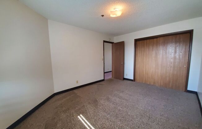 2 beds, 1 bath, 888 sqft, $1,520, Unit 324