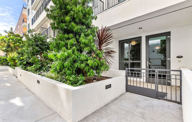 2 beds, 1 bath, 989 sqft, $2,850, Unit 109