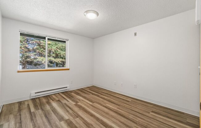 1 bed, 1 bath, 596 sqft, $1,300, Unit L-103