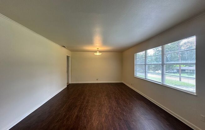 Beautiful 3 Bed 2 Bath in the Heart of Tyler!