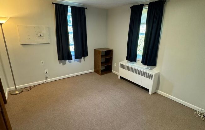 2 beds, 1 bath, $1,600, Unit REAR Apt.