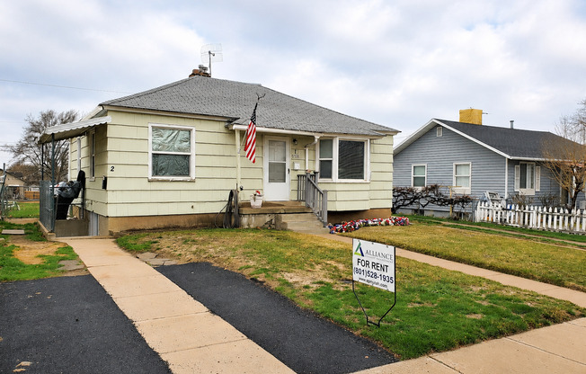 218 S LAKEVIEW DR