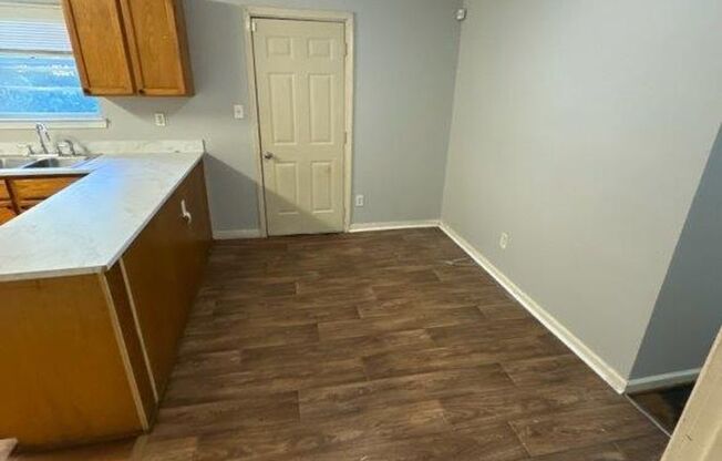 3 beds, 1 bath, $999