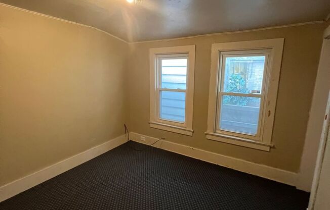 3 beds, 1 bath, $1,000