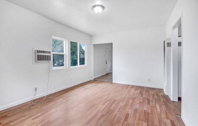1659  W. Nicolet St.