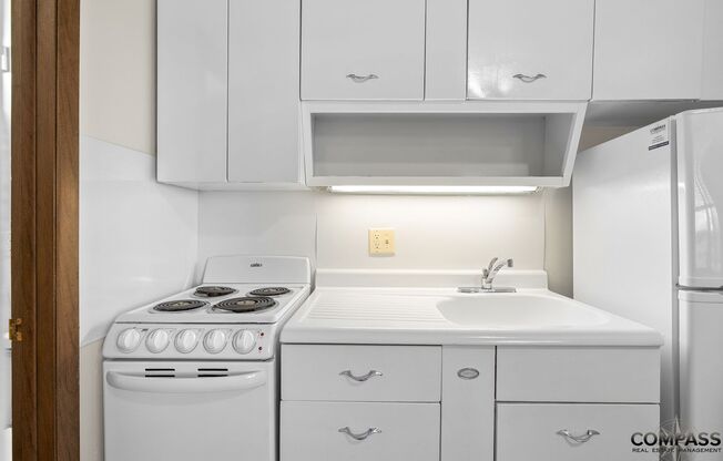 Studio, 1 bath, 315 sqft, $745, Unit 130