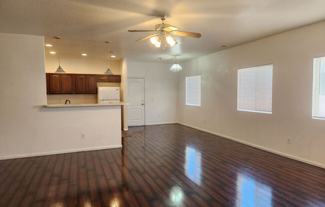 Spacious 3 beds/2 baths w/2 car garage