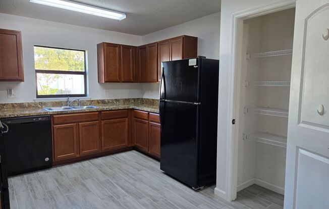 3 beds, 2 baths, $2,450