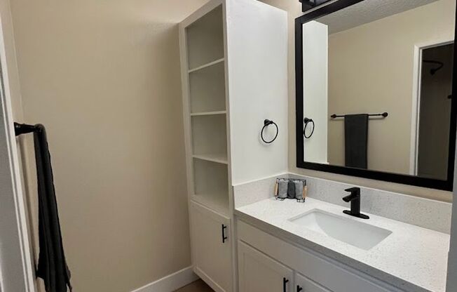 1 bed, 1 bath, 714 sqft, $1,795, Unit 060