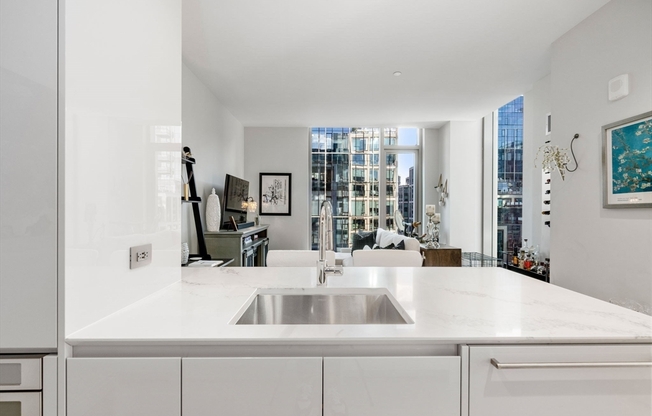 1 bed, 1 bath, 646 sqft, $5,300, Unit 1719