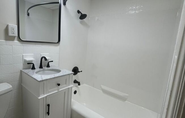 1 bed, 1 bath, 600 sqft, $1,350, Unit 736