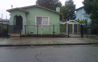 2 Bedroom 1 Bath House w/ Bonus Room in Oakland - Coming Soon !!!