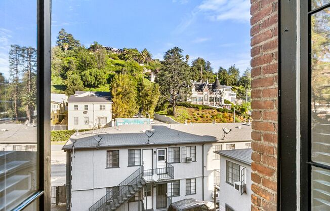 1 bed, 1 bath, 1,065 sqft, $2,300, Unit 305