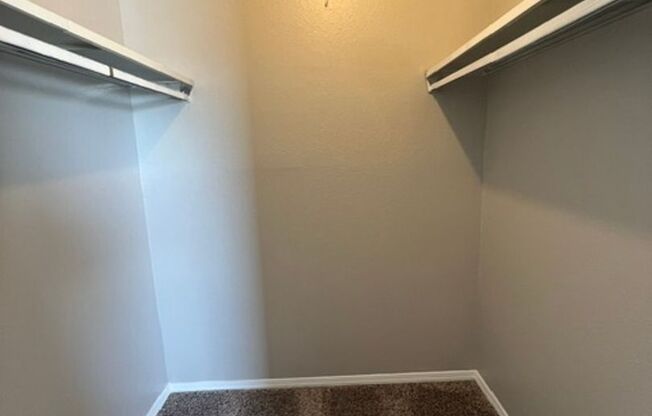 2 beds, 2 baths, 966 sqft, $1,100, Unit 1012