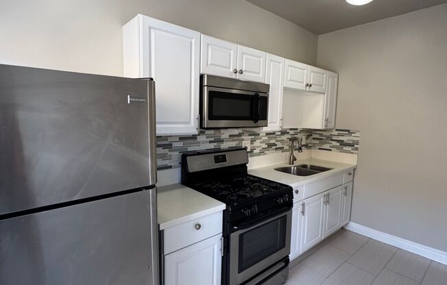Studio, 1 bath, 440 sqft, $1,233, Unit 102a