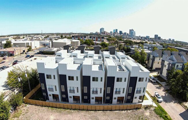 New Beautiful Townhome Great Location