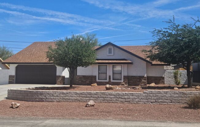 Spacious 3-Bedroom, 2-Bath Home with Den & RV Parking in a Bullhead City Prime Location