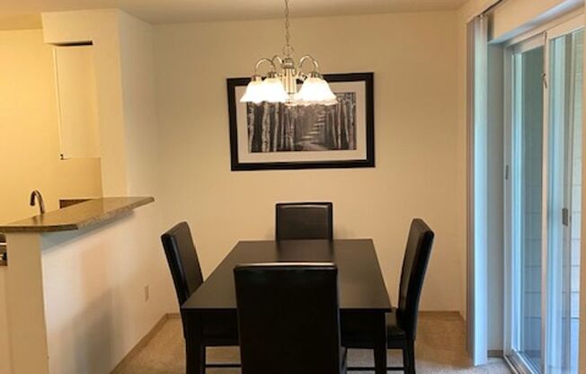 1 bed, 1 bath, 800 sqft, $1,620, Unit 1034