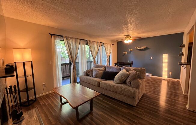 Charming 1Bd + 1Ba Condo in West Haven-Sylvan! Community Pool, Sauna, Hot Tub, Fitness Center and Laundry!!
