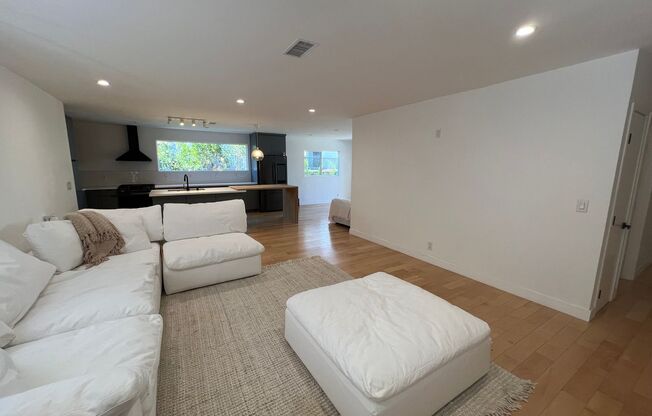 Beautiful 3bed 2 bath remodeled home in Valley Village