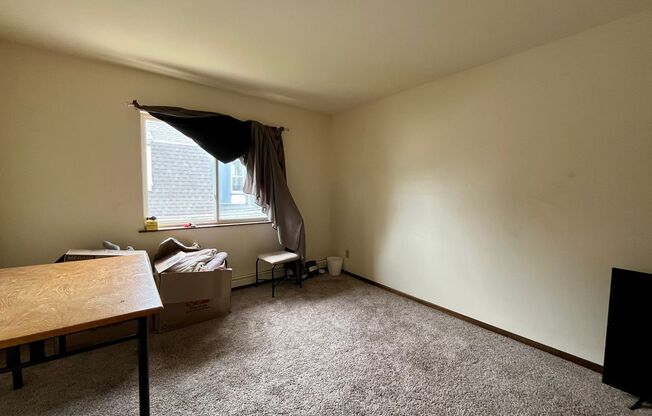 2 beds, 1 bath, $1,295, Unit 34