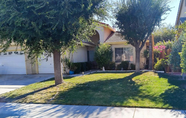 3 beds, 2 baths, $2,300