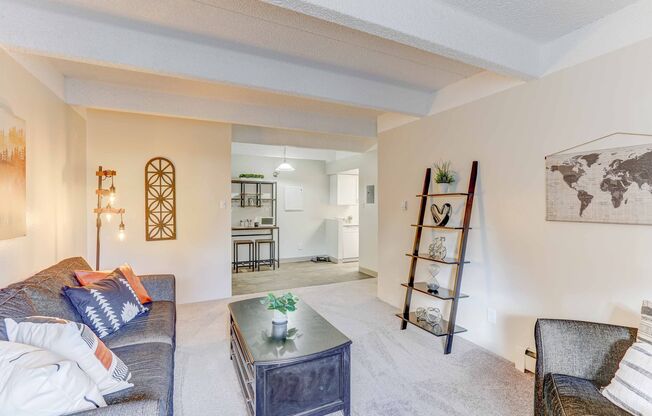 2 beds, 1.5 baths, 864 sqft, $1,775, Unit 5204