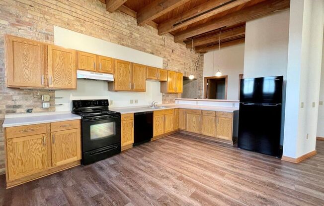 3 beds, 2 baths, 1,512 sqft, $2,800, Unit 406