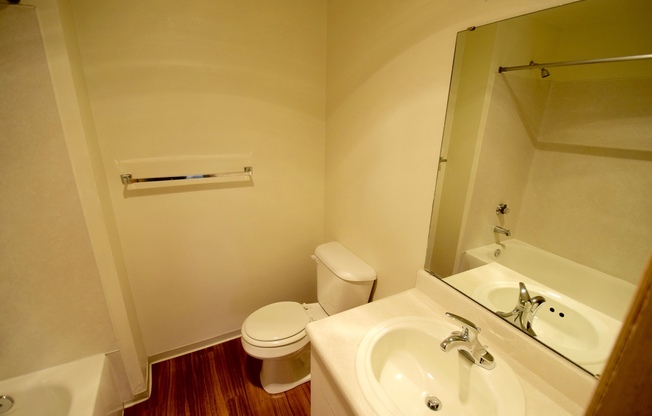 2 beds, 2 baths, 955 sqft, $2,595, Unit 303