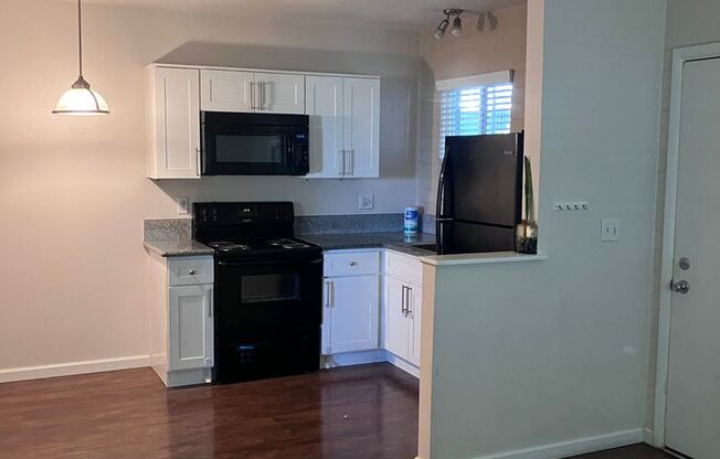 1 bed, 1 bath, 580 sqft, $825, Unit 4