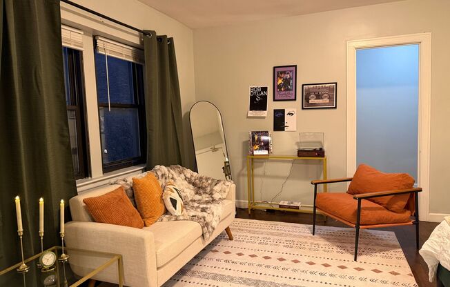 Studio, 1 bath, 500 sqft, $1,075, Unit Unit 206