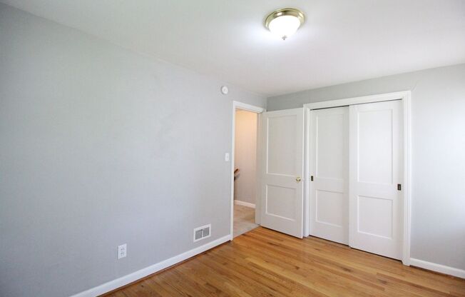 2 beds, 1 bath, $1,250, Unit 7552 WYOMING --