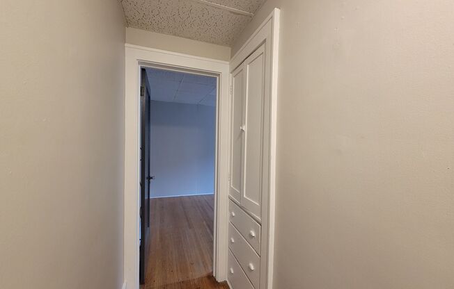 1 bed, 1 bath, $995, Unit S18