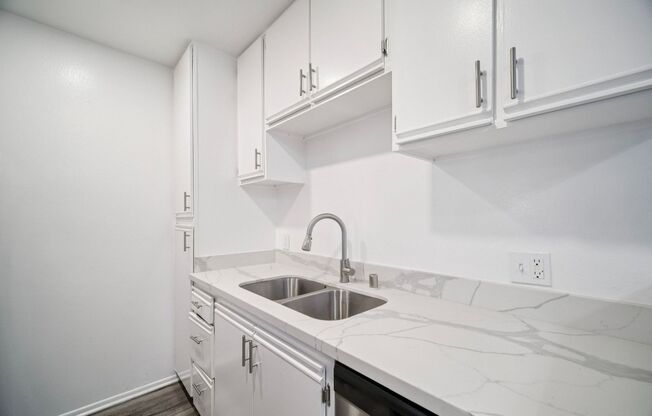 2 beds, 2 baths, 905 sqft, $1,948, Unit 103
