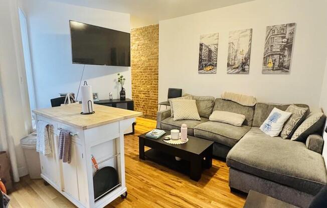 338 E 65 ST