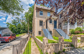 1608 W ST SE