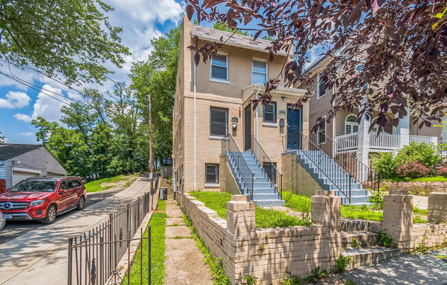 1608 W ST SE