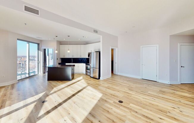 333 W Trade Street #1207